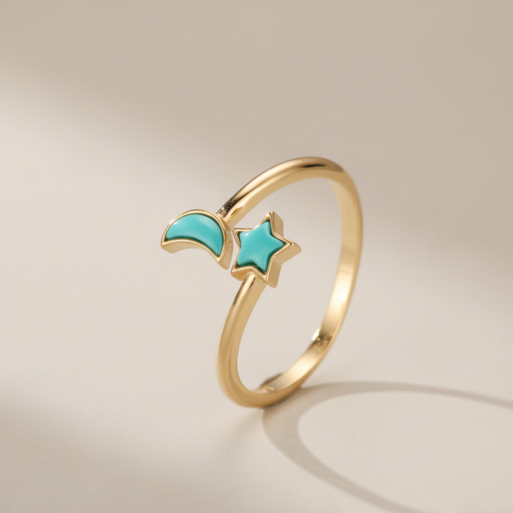 Bague ouverte en argent doré or, ornée d'une étoile et d'un croissant de lune en turquoise, thème céleste.