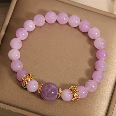 Bracelet Améthyste 'Reine de Douceur' avec perles violettes et dorures ornées de petites pierres rouges