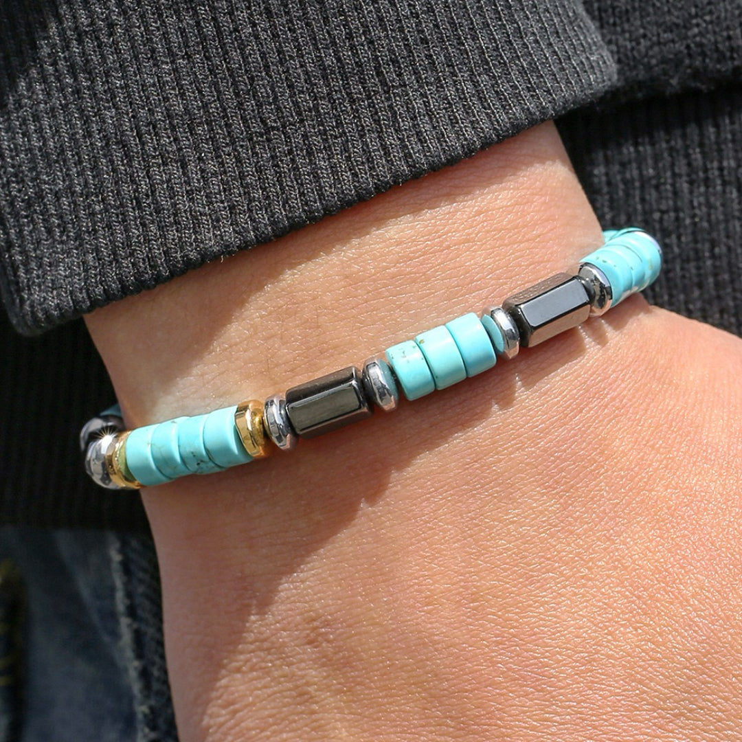 Bracelet homme "Fraîcheur Céleste" en turquoise et hématite, avec des perles dorées et argentées.