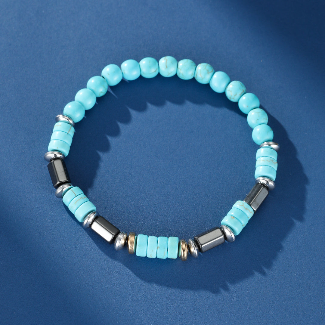 Bracelet pour homme "Fraîcheur Céleste" en perles de turquoise et d'hématite avec des éléments argentés et dorés.