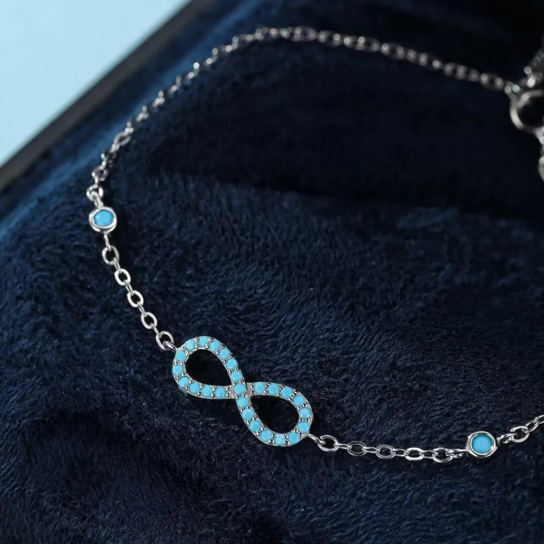 Bracelet Infini Turquoise "Souffle d'Infini" en argent 925 serti de petites pierres turquoise.