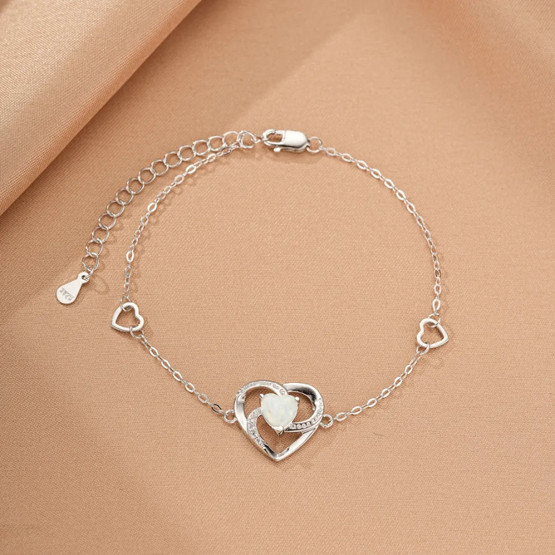 Bracelet en argent 925 avec un pendentif en forme de cœur ajouré orné d'une opale blanche et de petits cœurs en argent