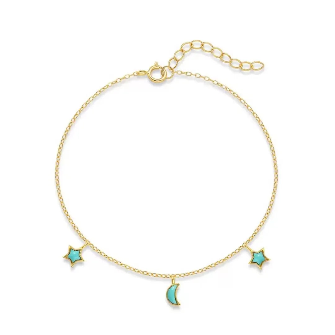 Bracelet "Équilibre Céleste" en argent doré or, orné de deux étoiles et d'une lune en turquoise.