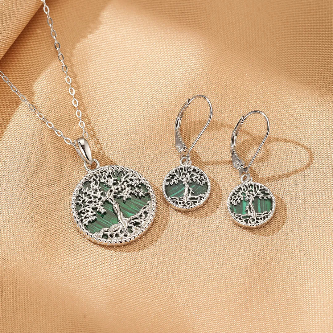 Ensemble de collier et boucles d'oreilles Arbre de Vie avec malachite verte et détails en argent sur fond doré