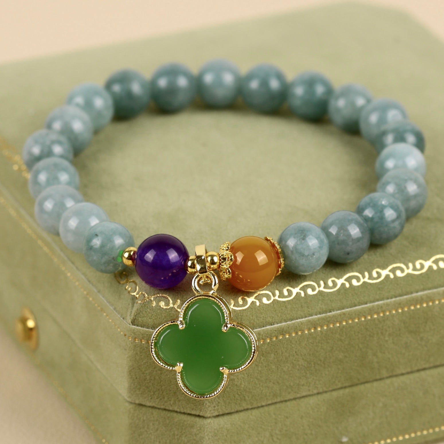 Jade Four-Leaf Clover Bracelet – Symbol of Luck and Happiness