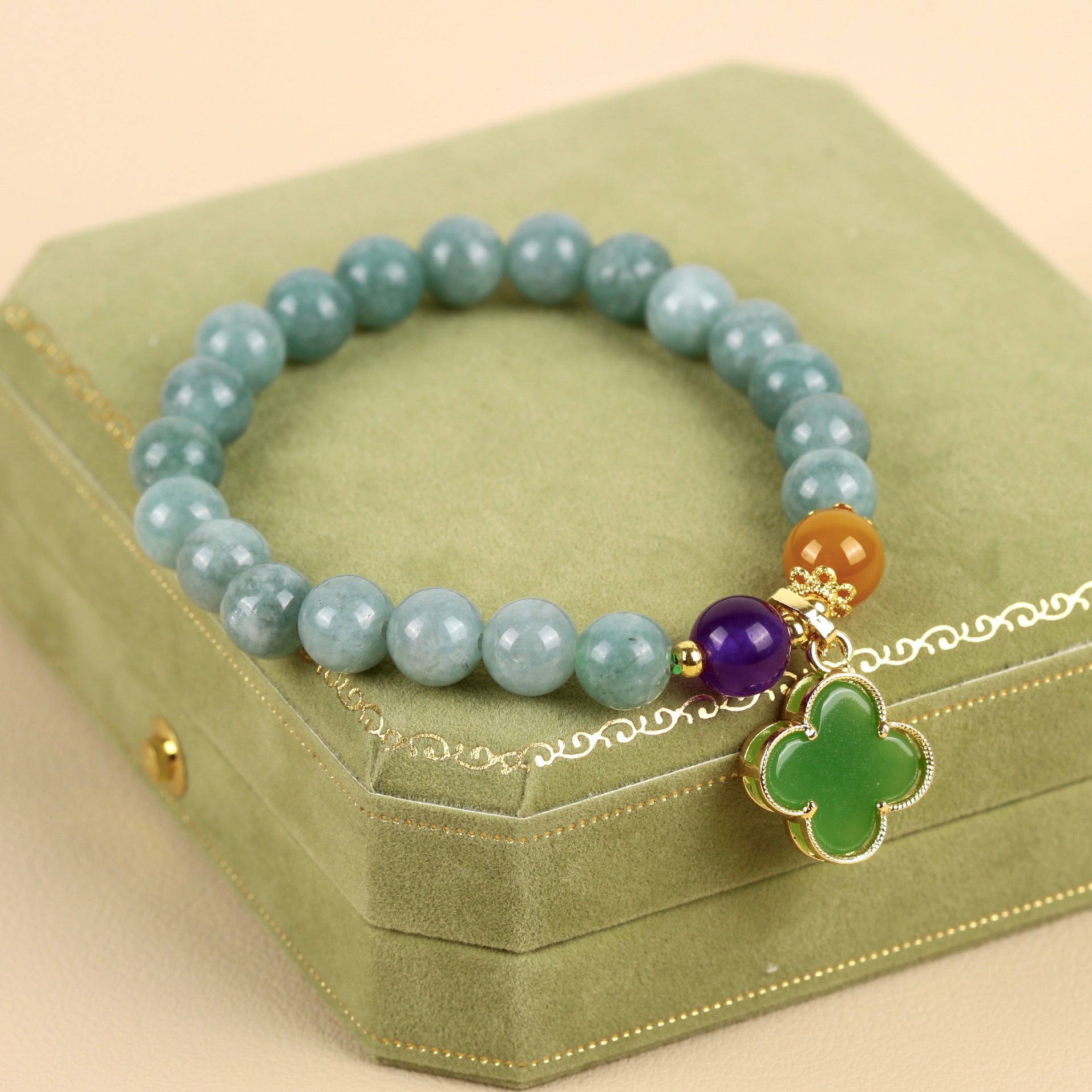 Jade Four-Leaf Clover Bracelet – Symbol of Luck and Happiness