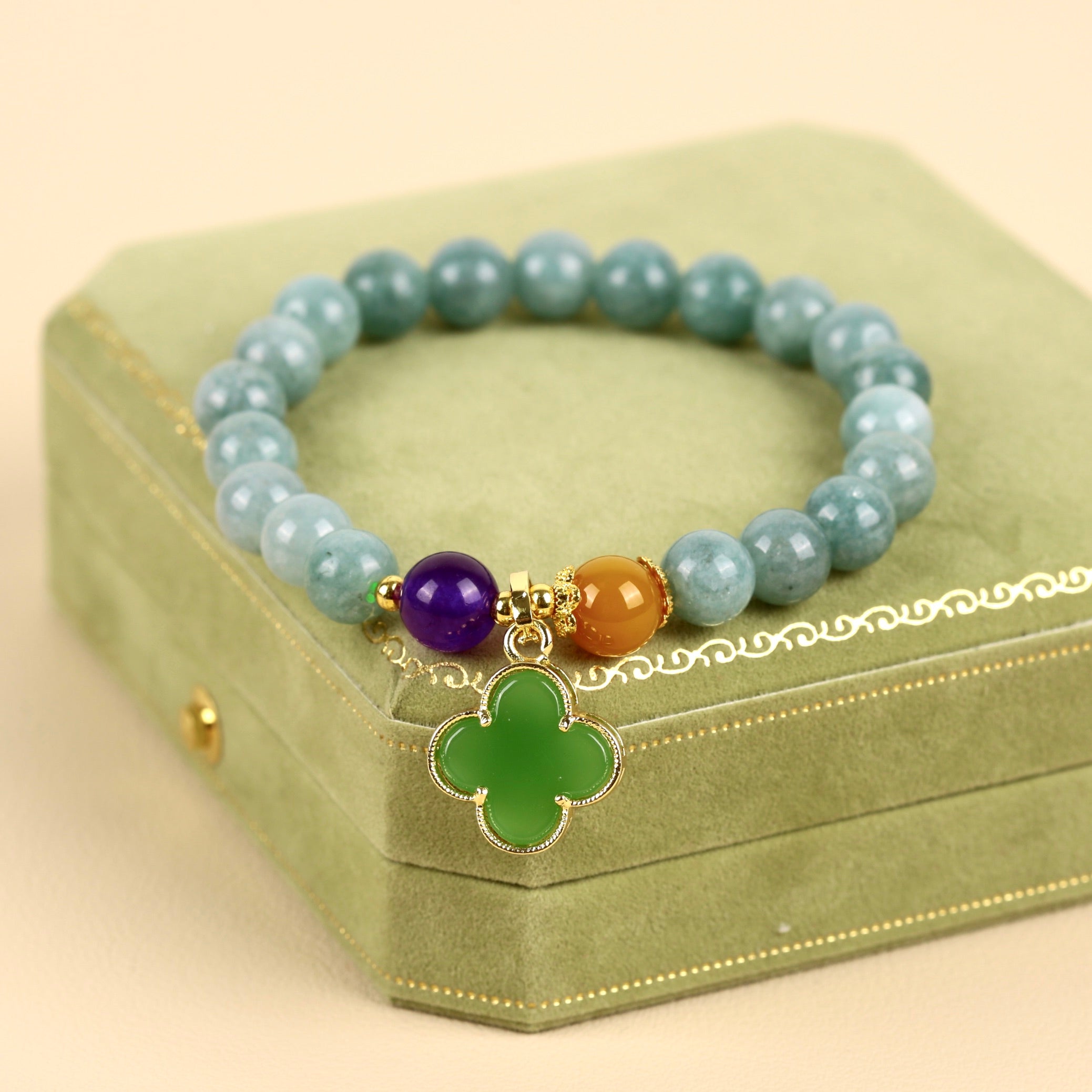 Jade Four-Leaf Clover Bracelet – Symbol of Luck and Happiness