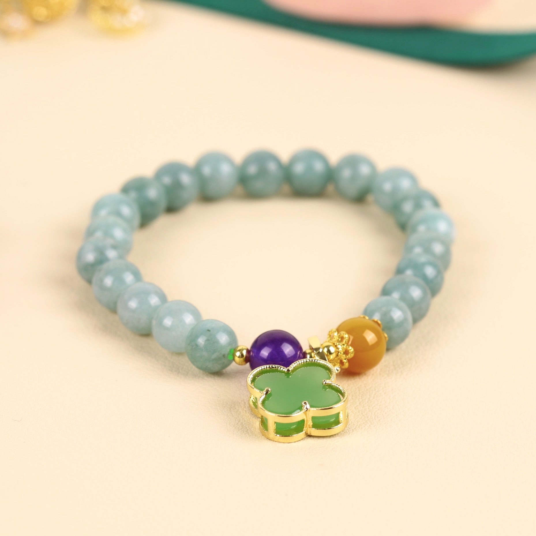 Jade Four-Leaf Clover Bracelet – Symbol of Luck and Happiness
