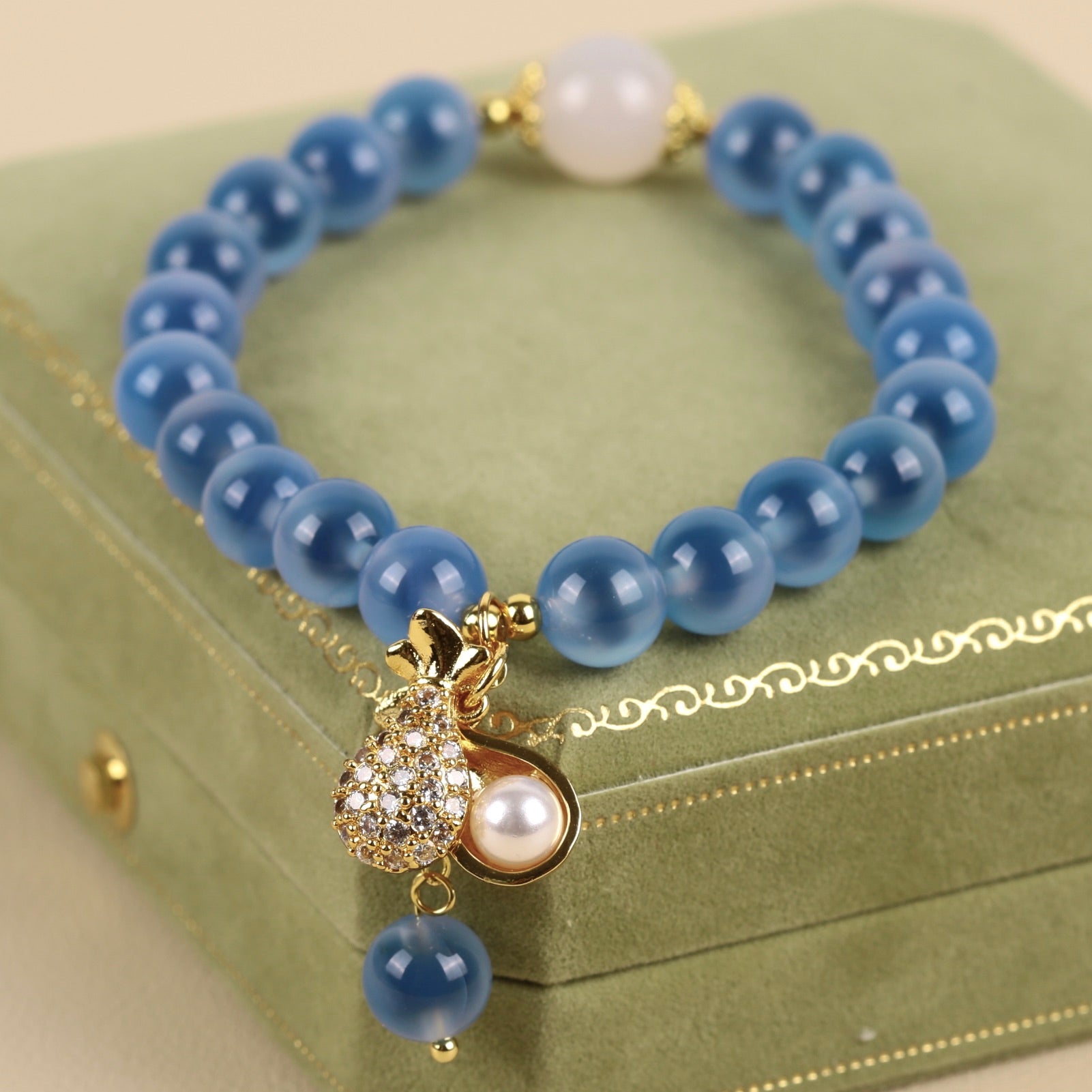 "Oceanic Treasure" Bracelet in Agate - Natural Elegance