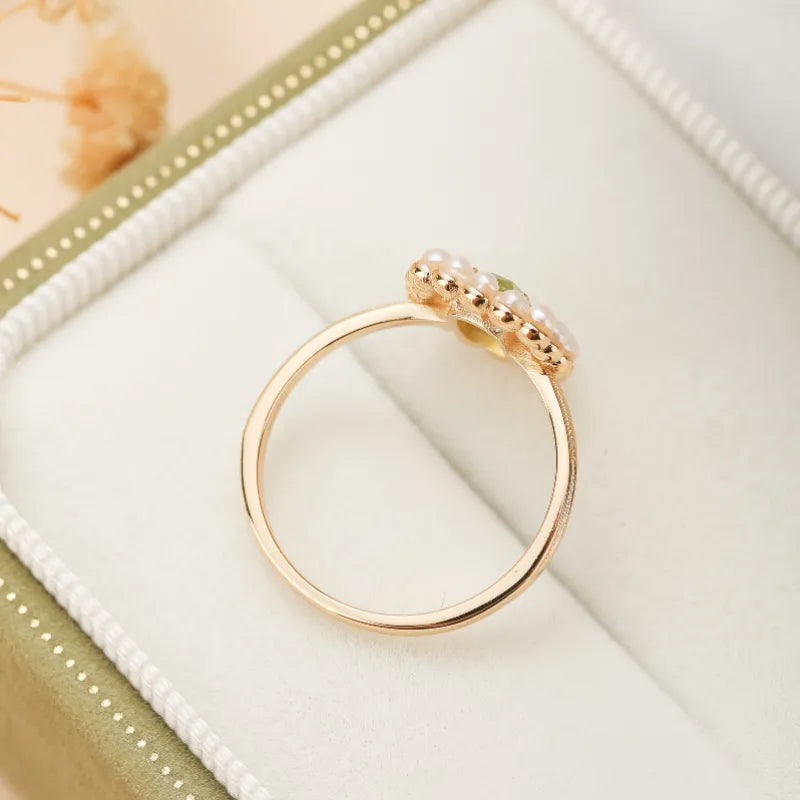 Peridot and Pearl Ring "Radiant Allure" Gold-Plated Silver