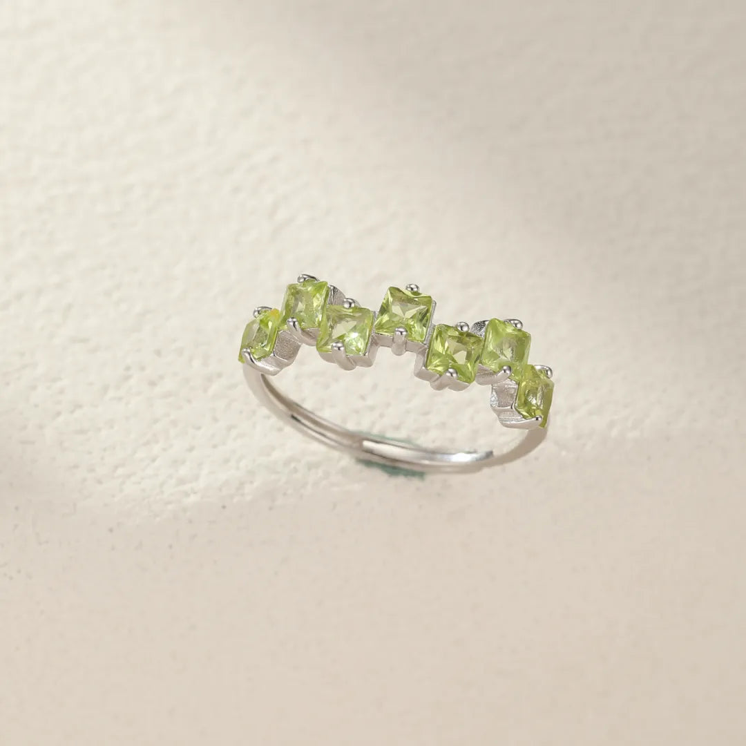 Peridot Ring "Elegant Green" Silver