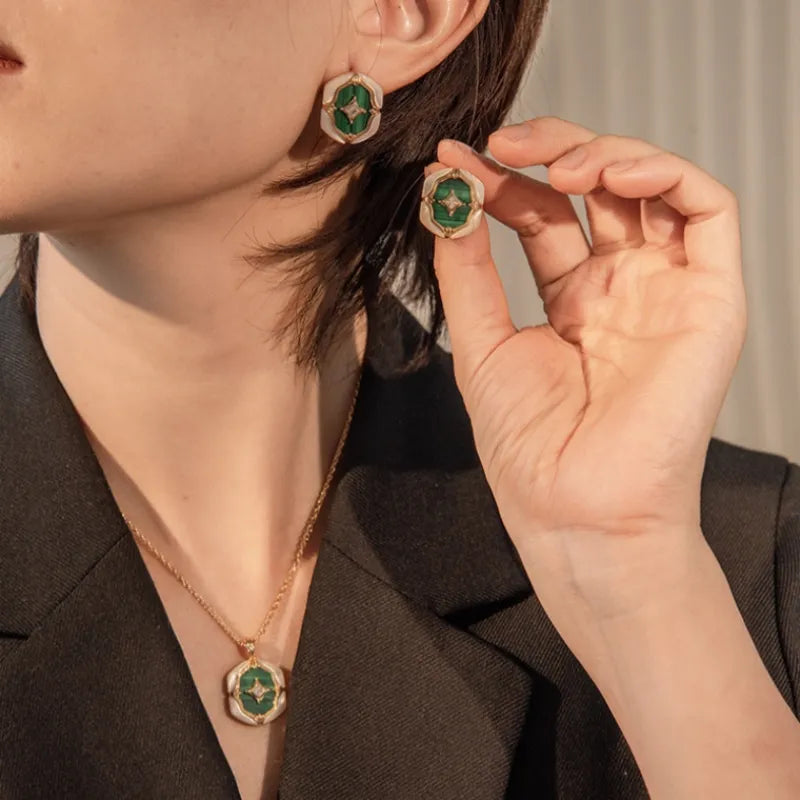 Malachite and Mother-of-Pearl Necklace "Pearly Nebula" Gold-Plated Silver