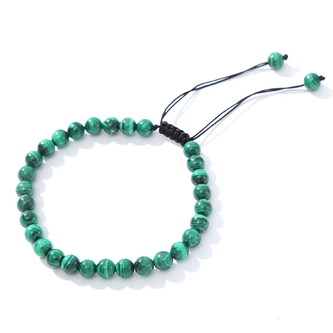 Bracelet "Harmonie Énergétique" en pierres de Malachite naturelles montées sur cordon noir réglable.