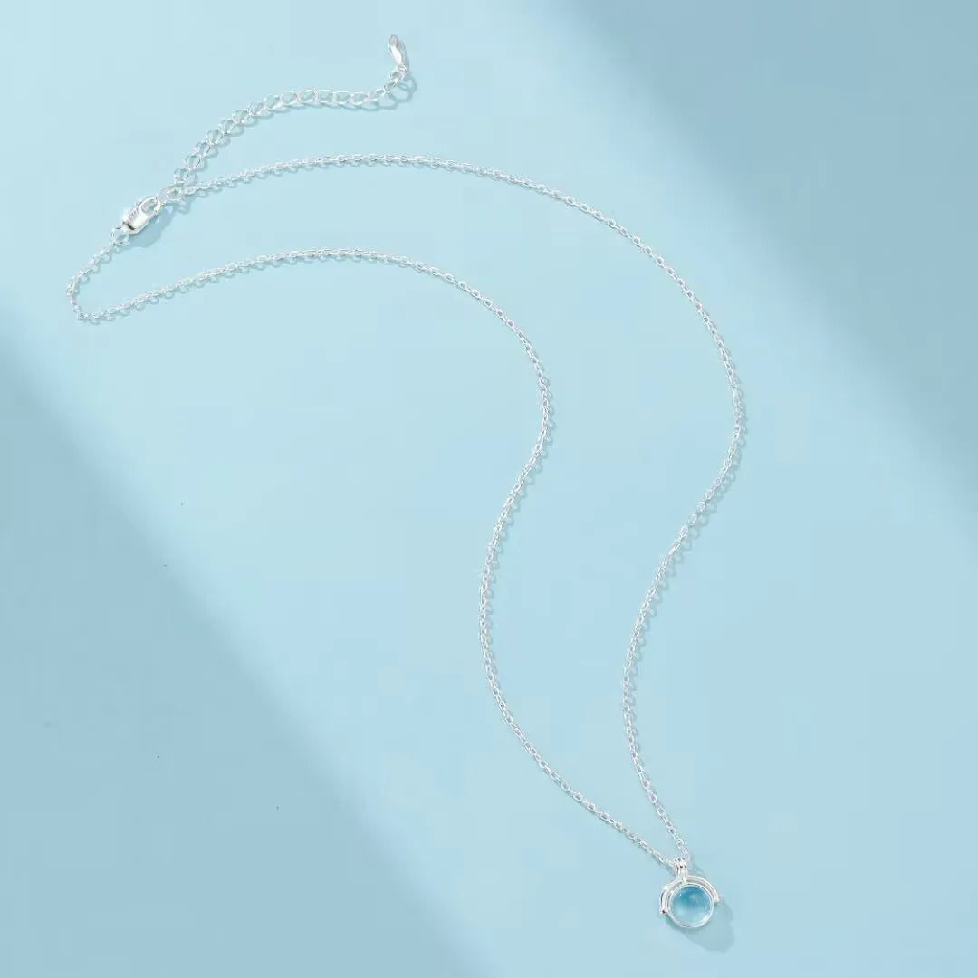 Collier "Mystère d'Océan" en argent 925 avec pendentif en aigue-marine bleue clair.