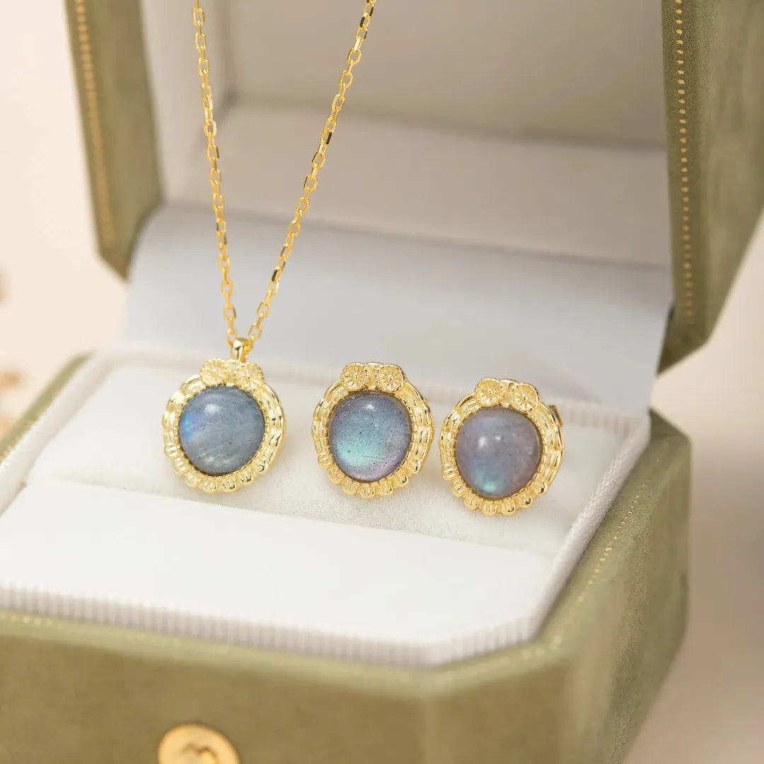 Labradorite Necklace "Antique Reflections" Gold-Plated Silver