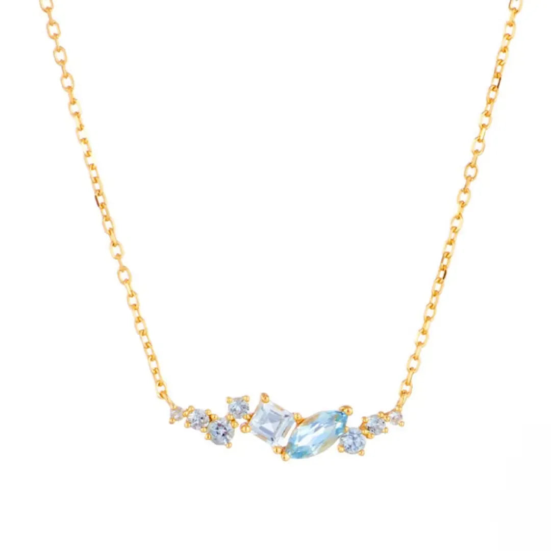 Collier "Élégance Royale" avec topazes bleues et diamants blancs, monté sur une chaîne en argent 925 doré à l'or 14K.