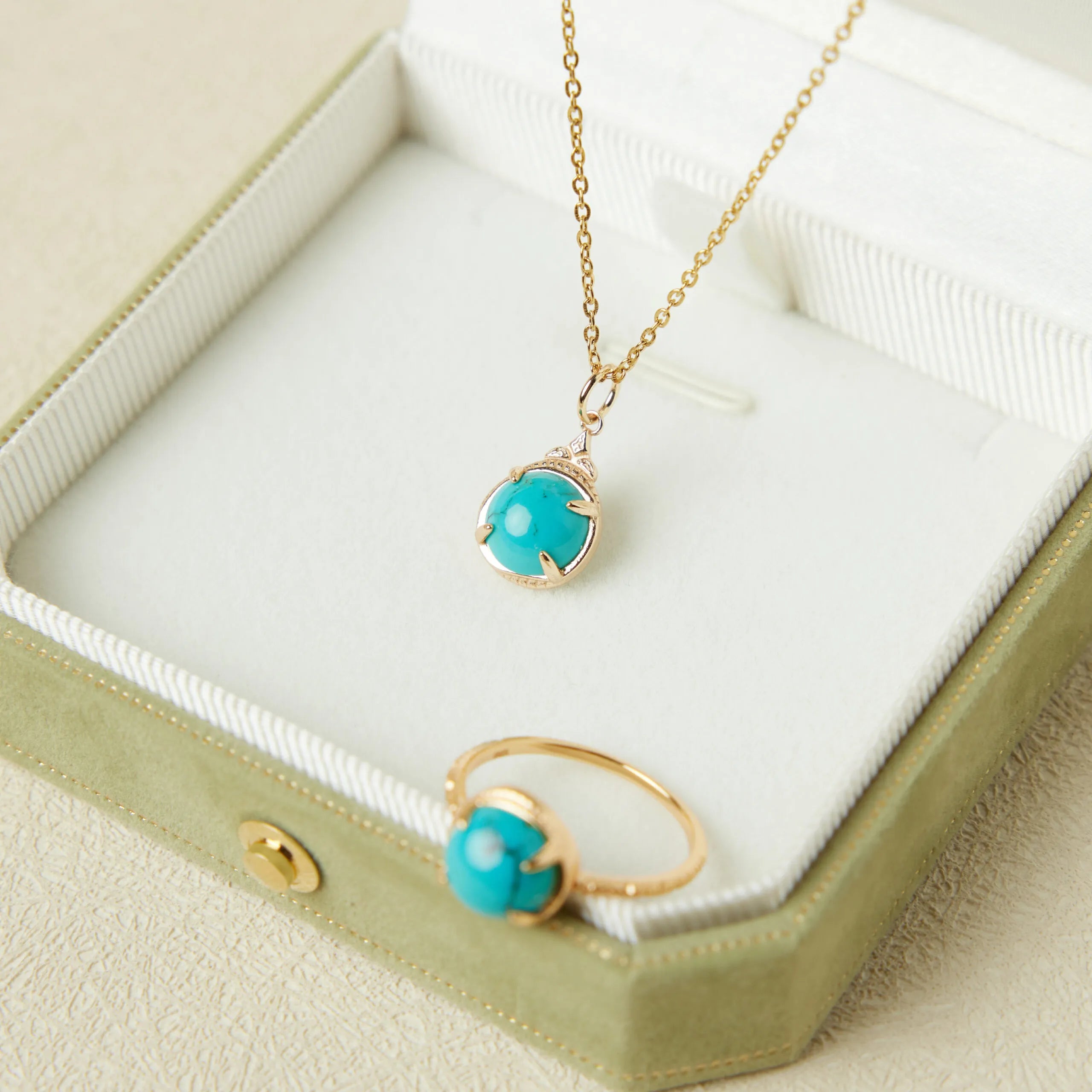 Turquoise Necklace "Enchanted Circle" Gold-Plated Silver