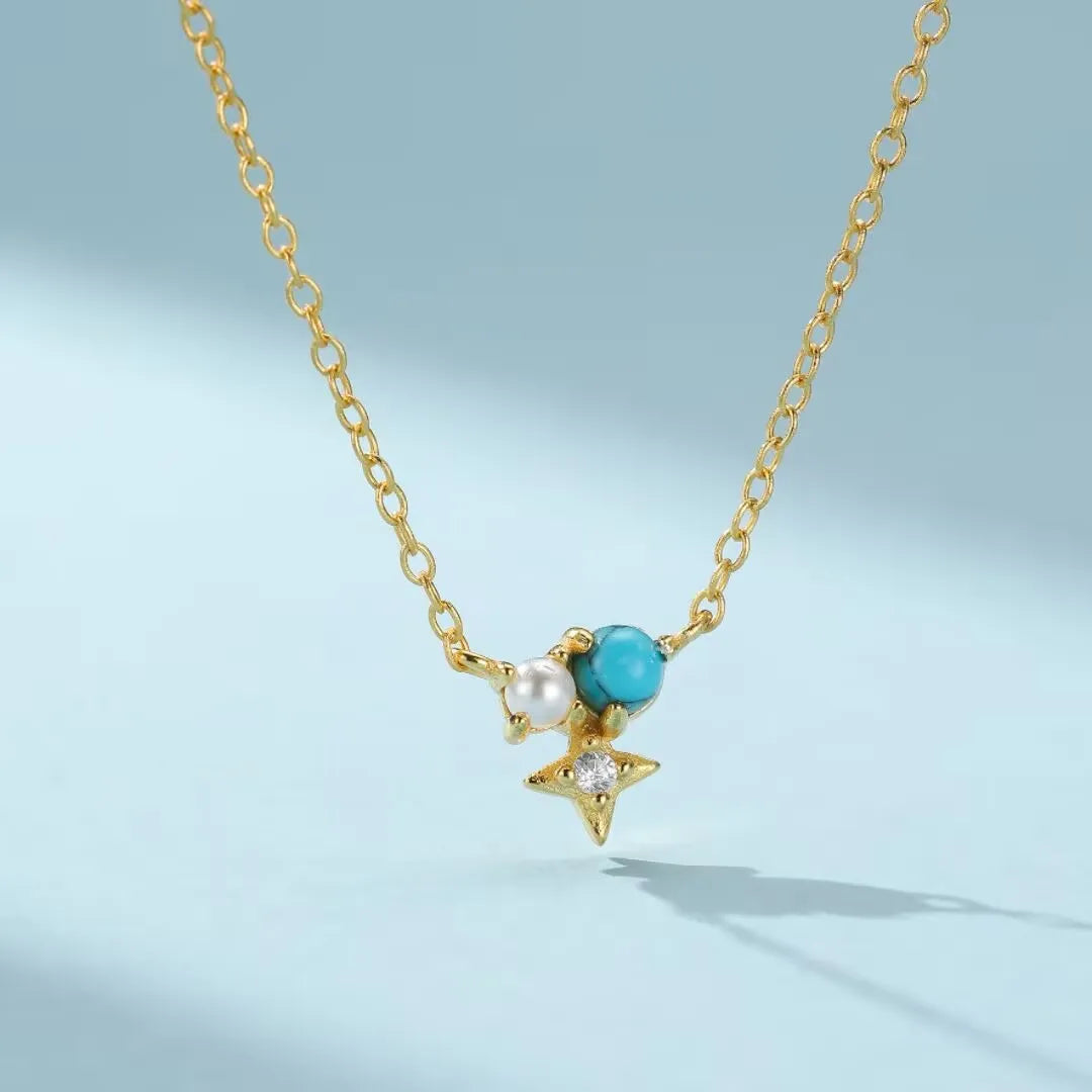 Collier "Sagesse Stellaire" en argent doré or, orné d'une turquoise, d'une perle et d'une étoile sertie d'un petit zircon.